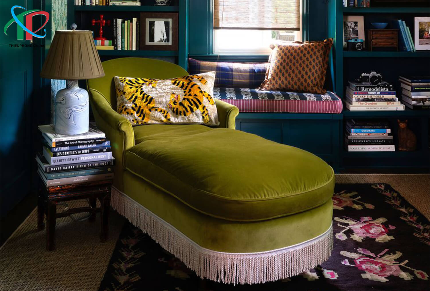 cach-trang-tri-phong-khach-mau-trung-tinh-giau-ket-cau