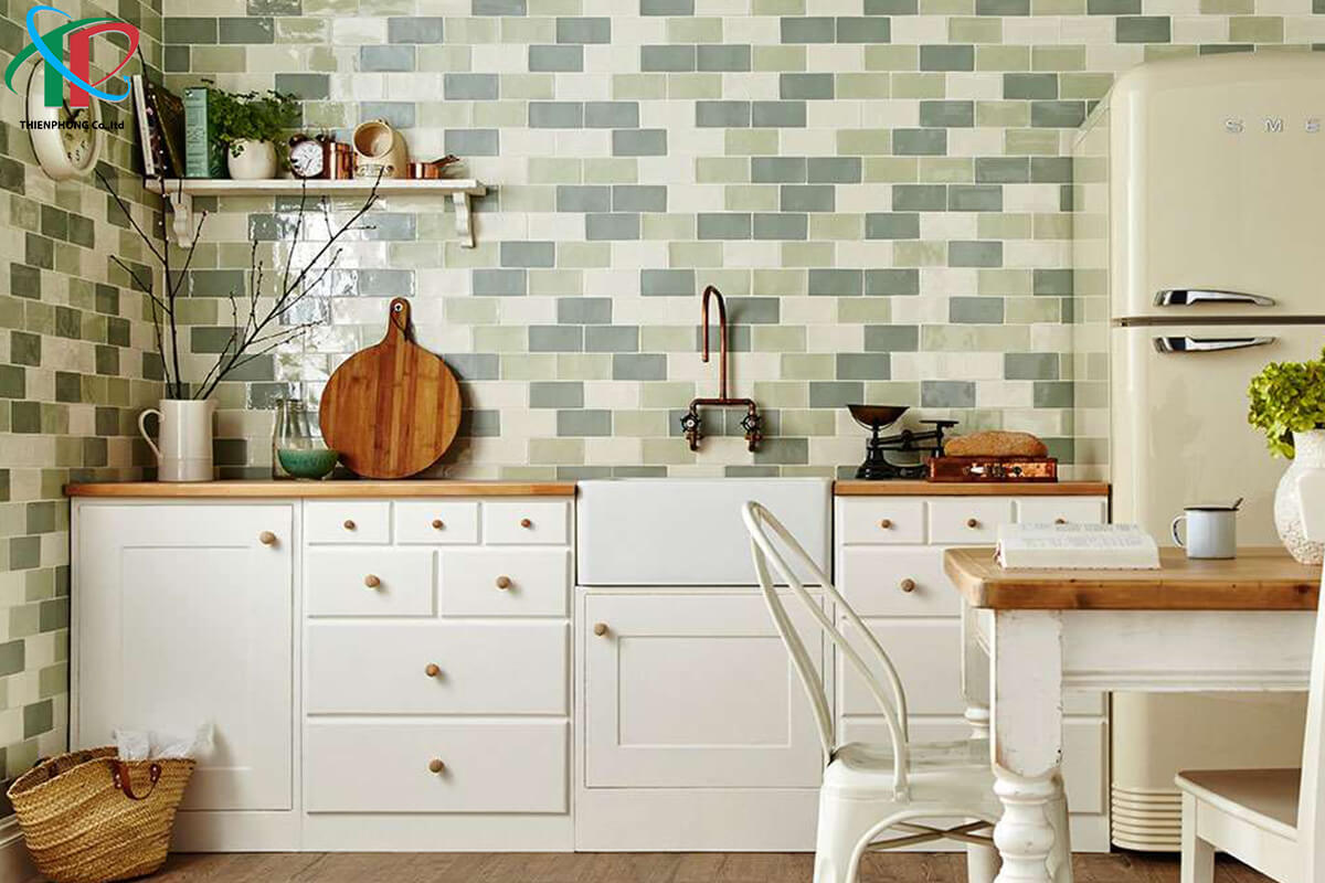 mo-rong-gach-tu-mat-ban-len-tran-nha