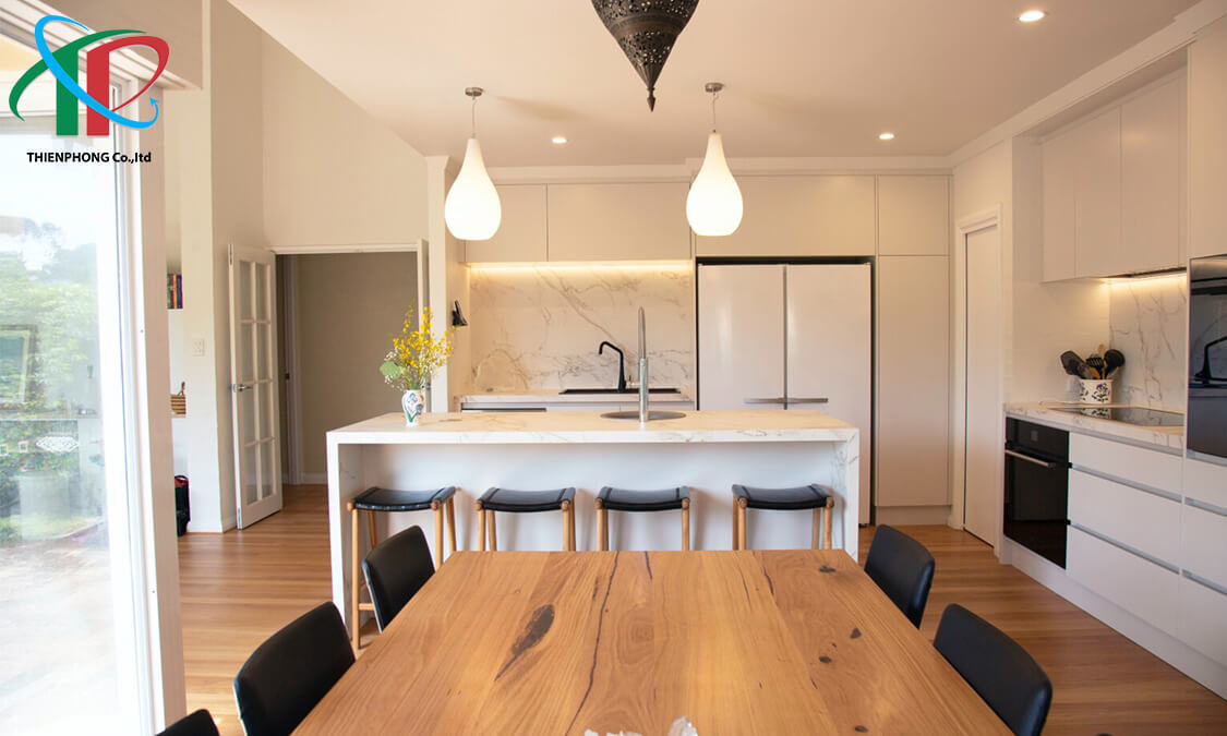 sua-nha-bep-pha-tron-voi-phan-con-lai-cua-ngoi-nha