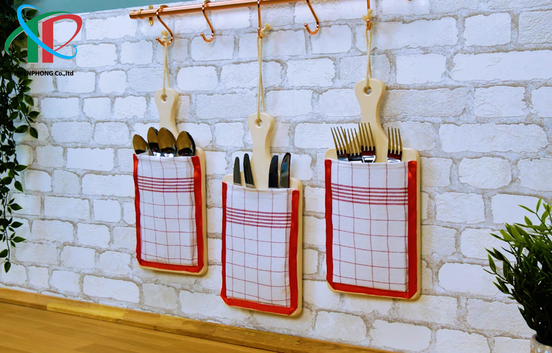 meo-sap-xep-nha-bep-gon-gang-them-tui-dung-dao-keo-va-dung-cu