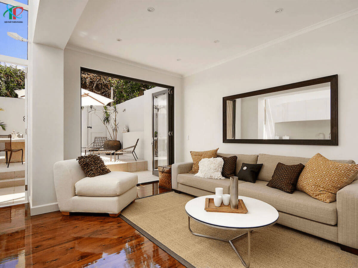 guong-doi-dien-cua-chinh